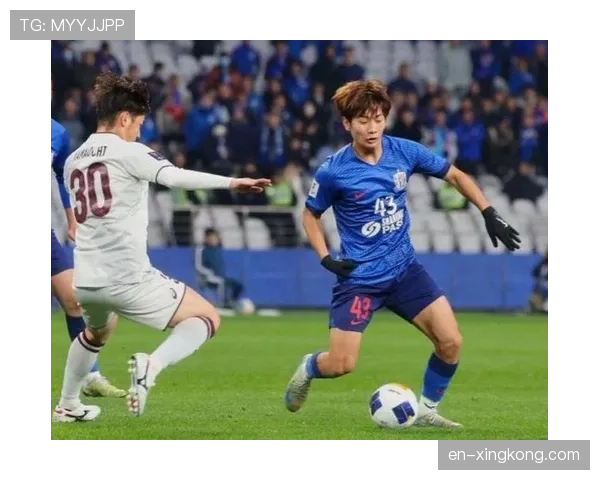 杨皓宇假摔染红离场 申花替补球员浪费绝佳得分机会